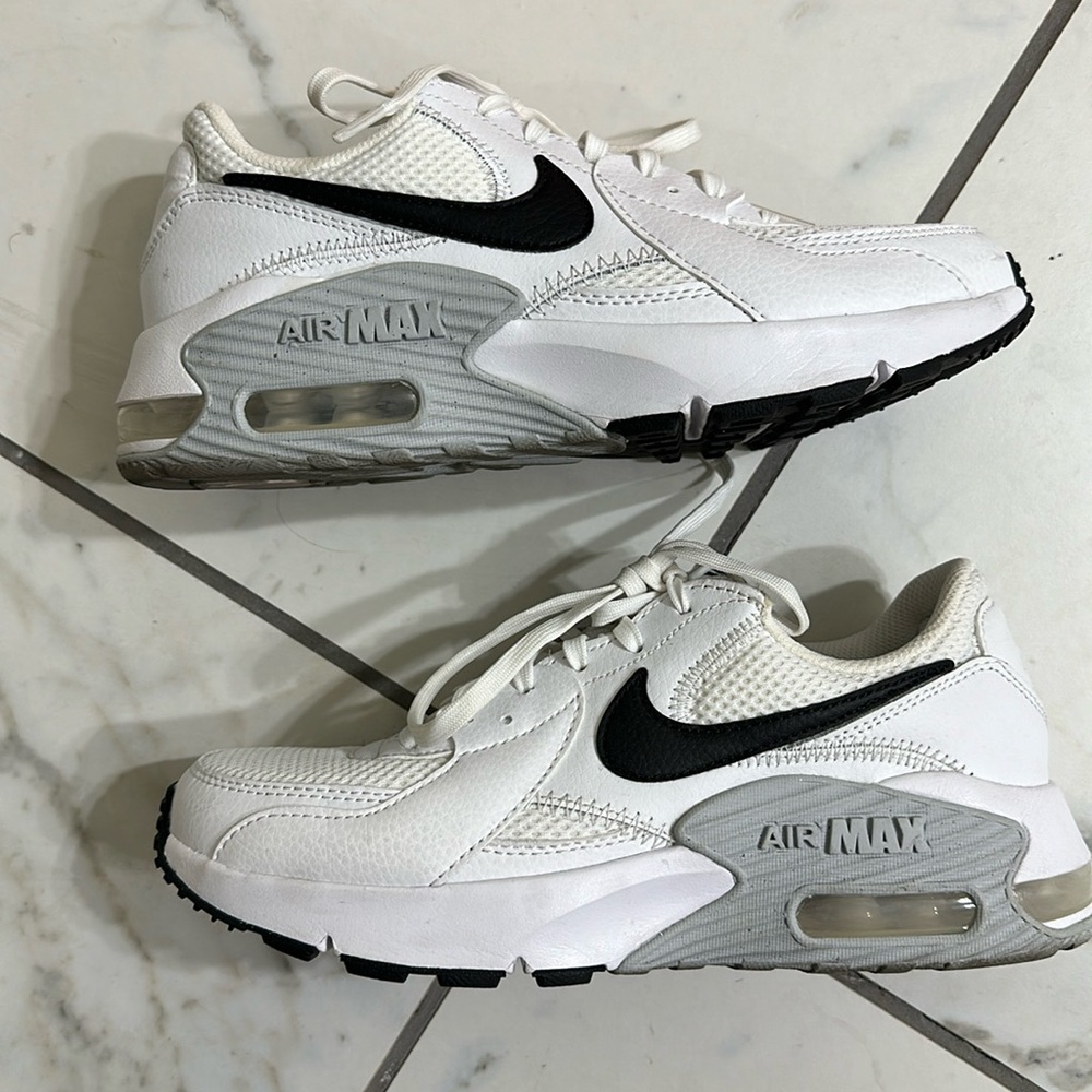 Womens Air Maxes black and white